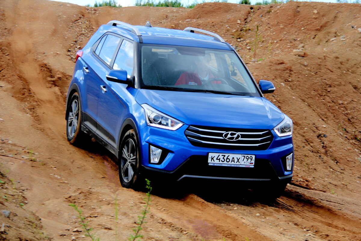 Creta solaris. Hyundai Solaris Creta. Хенде Крета и Солярис. Creta vs Solaris. Hyundai Solaris Creta Santa Fe Elantra Seltos.