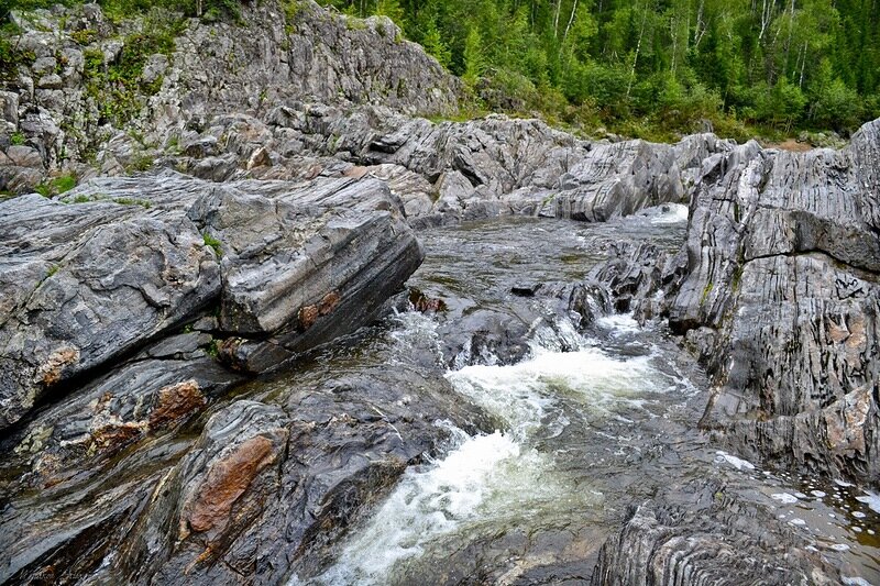 
Самая маленькая протока водопада
