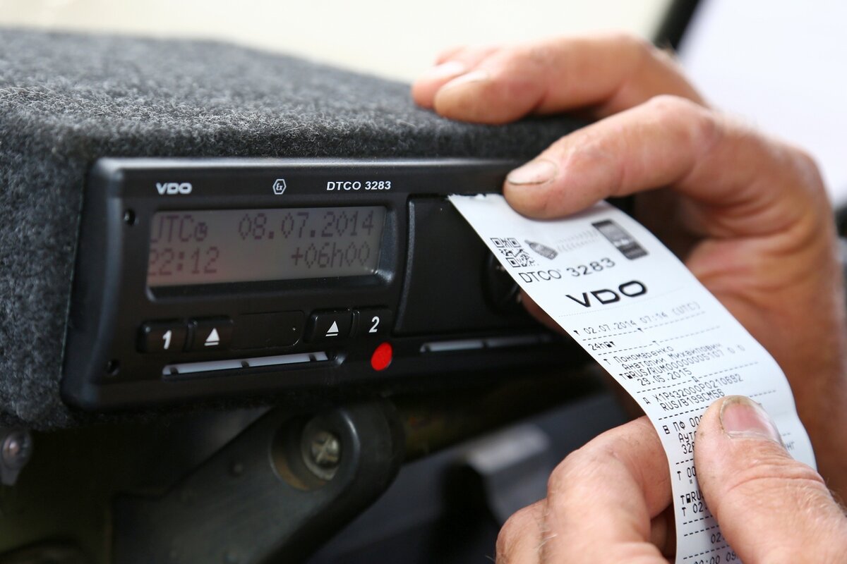 Процесс вывода распечатки тахографа.