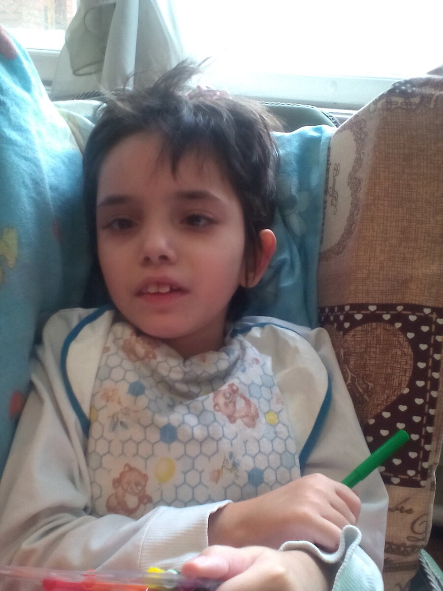 Так повзрослела, правда? И взгляд другой стал. Ощущение, что все-все знает.