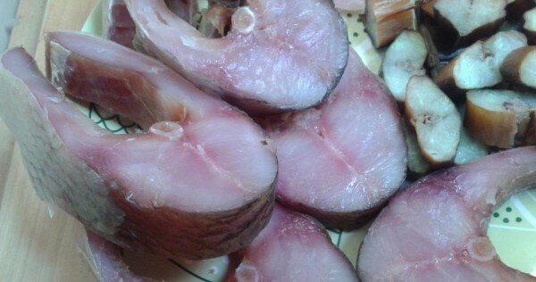 На первом  плане -кубанский рыбец, на втором - черноморский  сарган