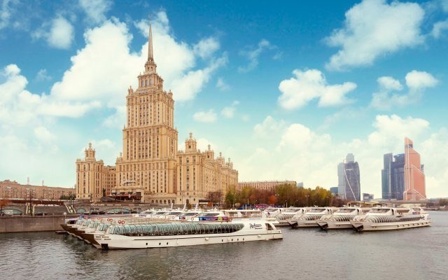 Флотилия Radisson Royal на Москве-реке