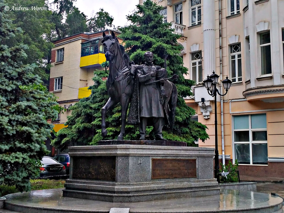 Памятники ул. Ростов Великий памятники. Памятник Котовскому Ростов. Ростов-на-Дону памятник Платову скульптор. Кировский район Ростов памятник.