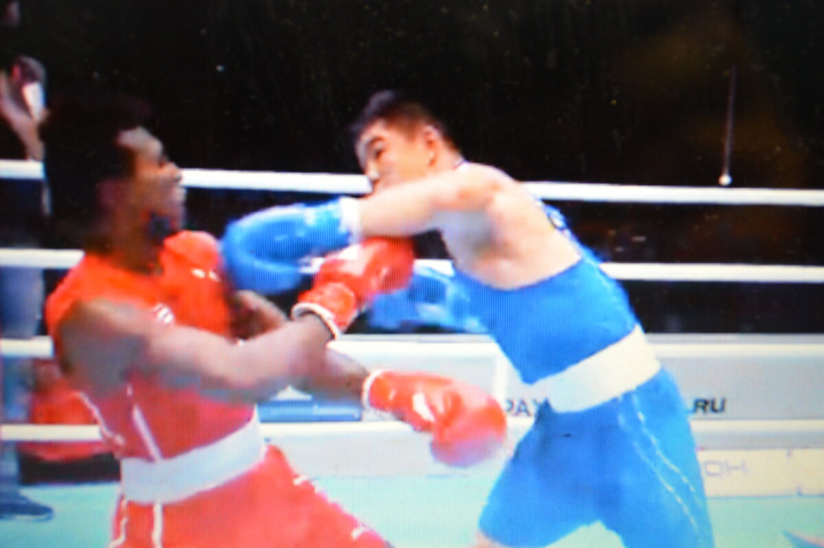 Казахстанский боксер показал хорошую выучку. 