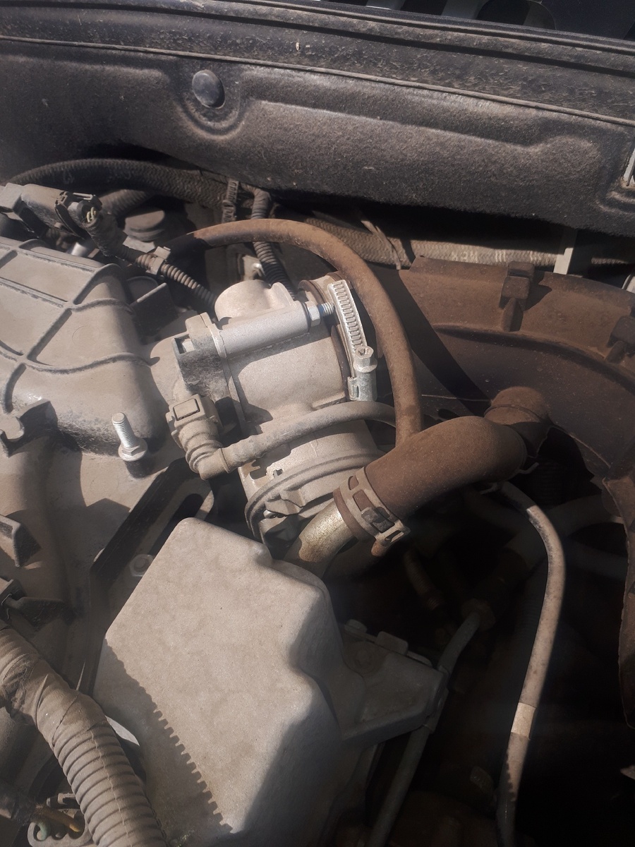 Вот он дроссель на одном из авто