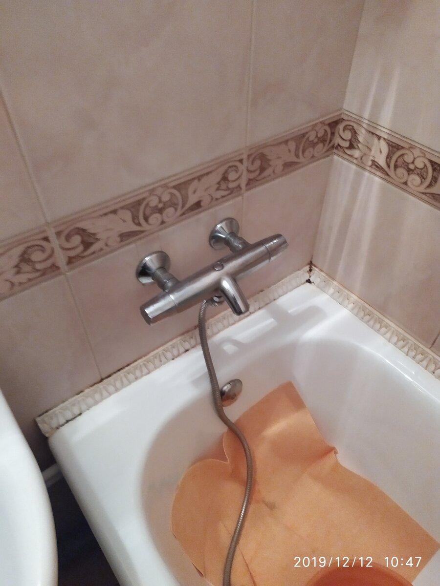 Старый подтекающтй смеситель