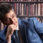 С момента моего вступления в члены TOCICO у меня появилась совершенно потрясающая возможность получить доступ к огромному количеству материалов по Теории ограничений, возможность задавать вопросы и, что самое важное, получать ответы от множества специалистов.
Переводы, которые я публикую на своем сайте, делаются главным образом, чтобы иметь возможность детально разобраться в концепциях, которые используют специалисты, развивающие Теорию ограничений. Все публикации переводов выполняются с разрешения авторов.
Я хочу вас познакомить с размышлениями Эли Шрагенхайма о применении Учета прохода и направлениях его развития. Статья существует в двух вариантах: большое подробное изложение и свернутая по объему раза в три. Поскольку я хотел детально разобраться в этих подходах, то я начал с большой статьи. Перевод получился огромный — 50 тыс. знаков. Поэтому так же как и предыдущая статья Эли Шрагенхайма, переведенная и опубликованная мной, эта статья будет разделена на несколько публикаций. Об авторе статьи можно прочитать здесь, для людей, занимающихся Теорией ограничений Эли Шрагенхайм в рекомендациях не нуждается.
Все моменты, где я, как переводчик, выбирал из возможных вариантов перевода указаны в примечаниях переводчика. Все выделения, подчеркивания соответствуют выделениям в статье-источнике.

С уважением и завистью к тем, кто еще только будет это читать.
Дмитрий Егоров