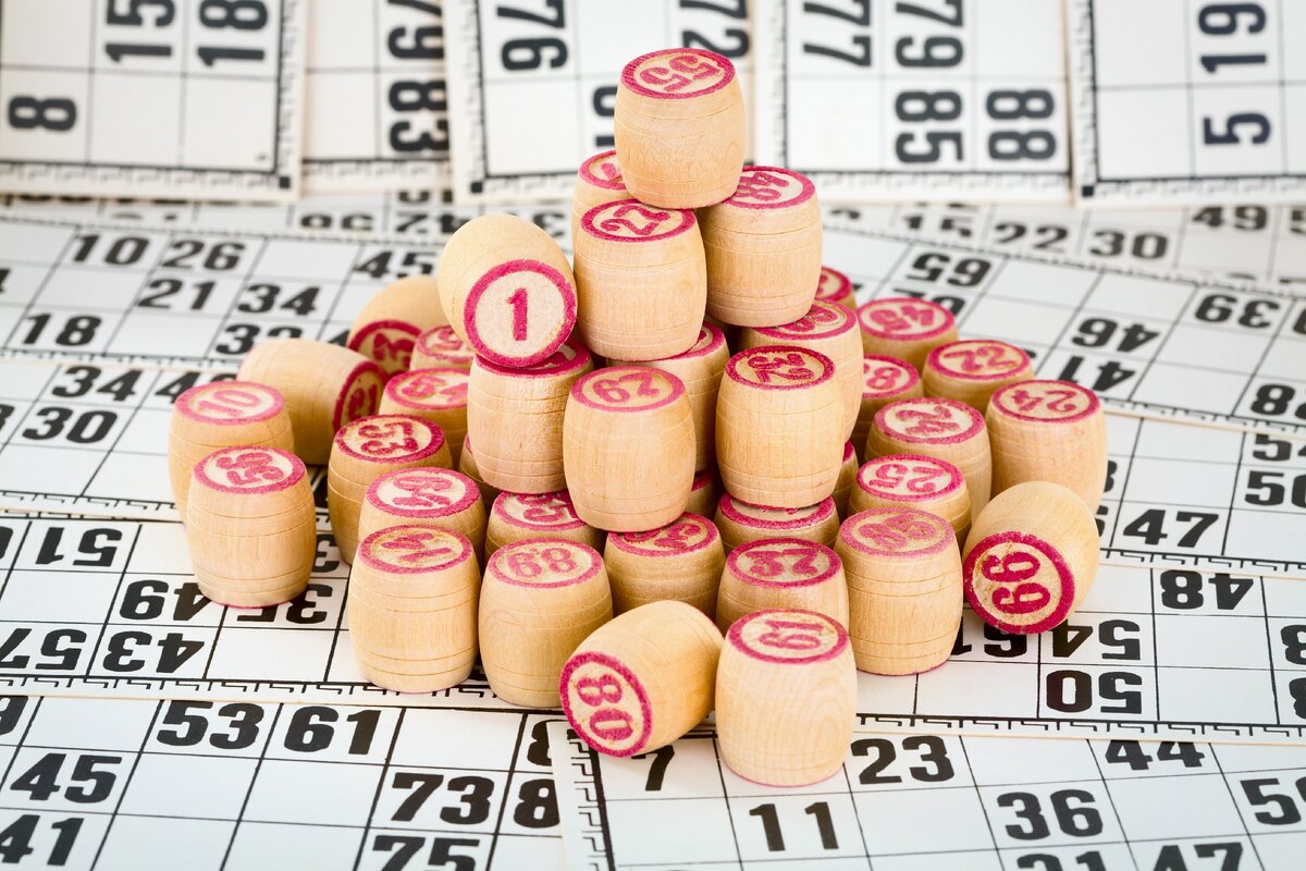 Шанс, что вы выиграете в лотерею ниже, чем шанс быть убитым молнией