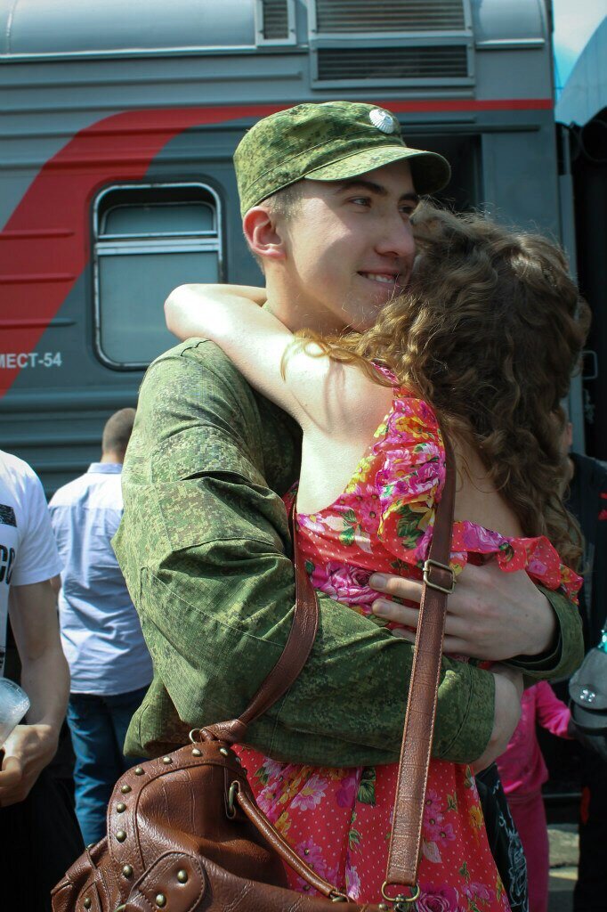 Я и мой муж, 2012 год. Встречаю мужа из армии. Он служил в ракетных войсках стратегического назначения