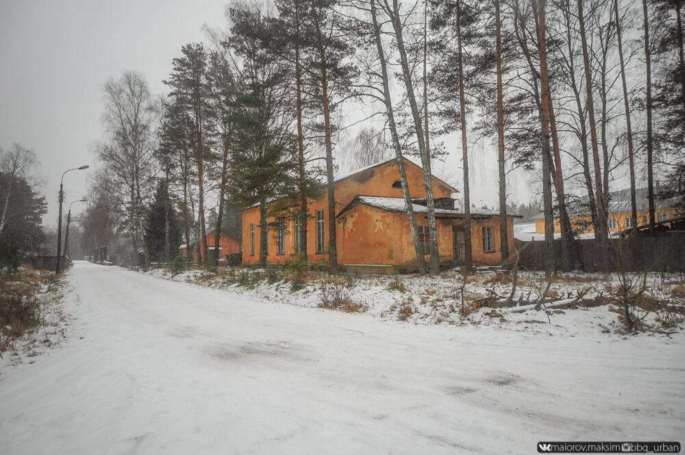 Вернулся спустя два года в военный городок. Полная разруха, украли даже «Ракеты С-25 Беркут»!