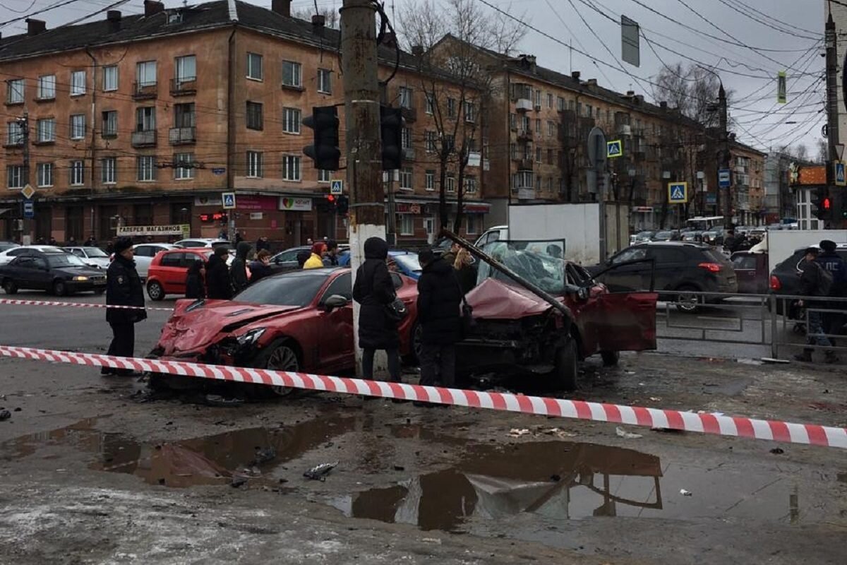 В твери на волоколамском проспекте. Авария на Волоколамке Тверь. ДТП на Волоколамском проспекте в Твери. Эмиль Байрамов Тверь авария. ДТП Волоколамский проспект Тверь.