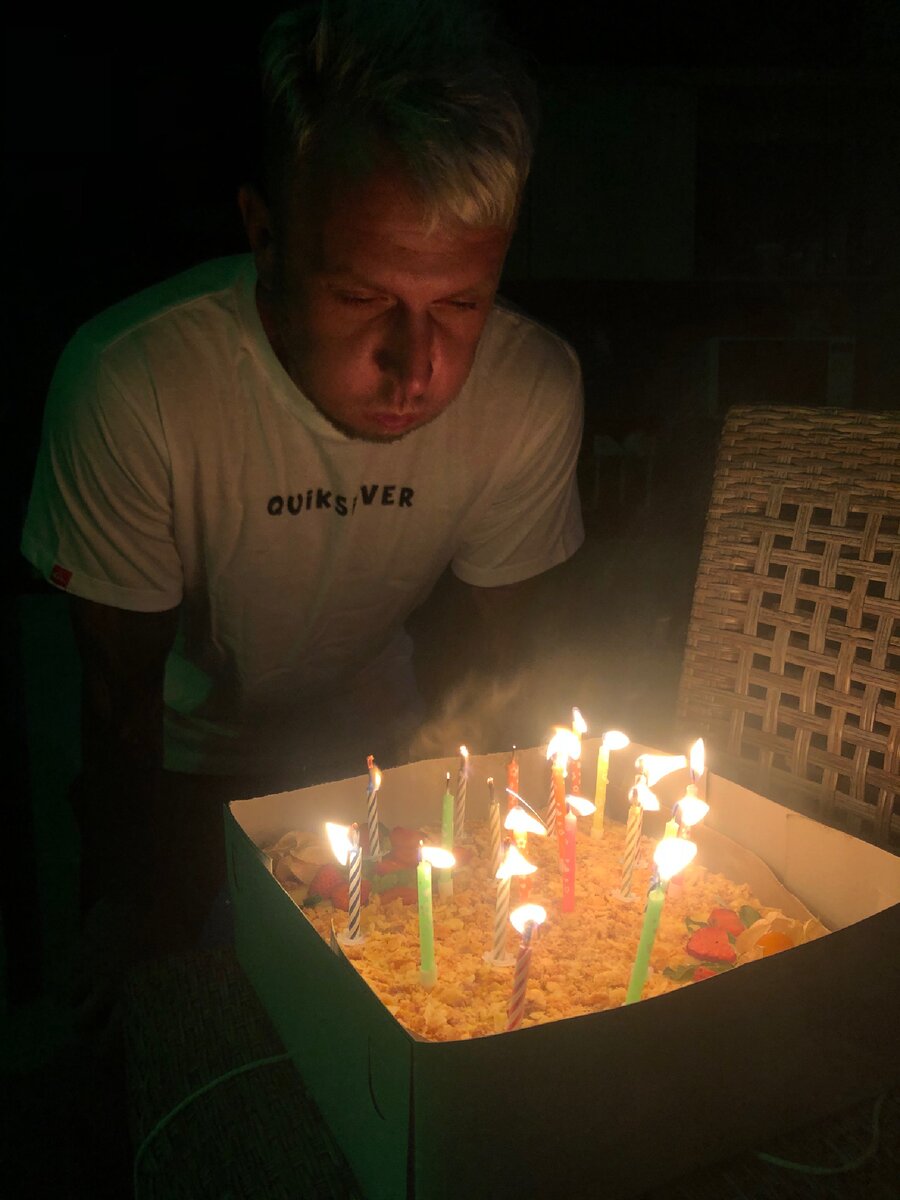 Дядя Мэт празднует уход из МакДональдс