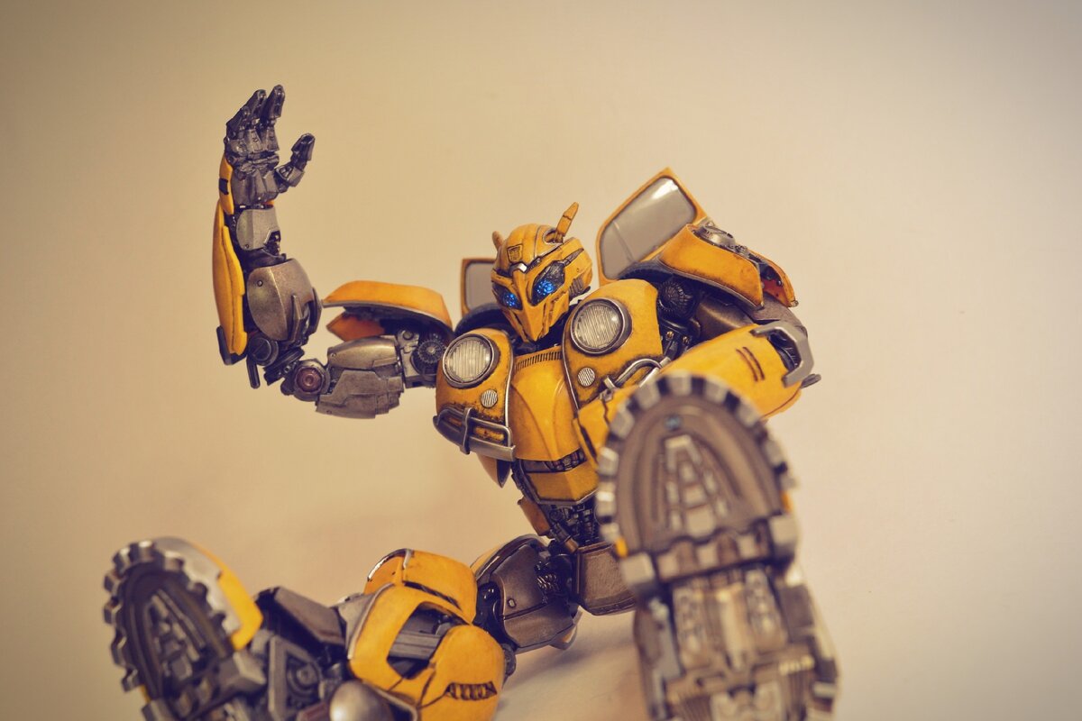 Фото фигурок трансформеров от фирмы ThreeA. Автор фото - мой друг по коллекционированию Dav79.
