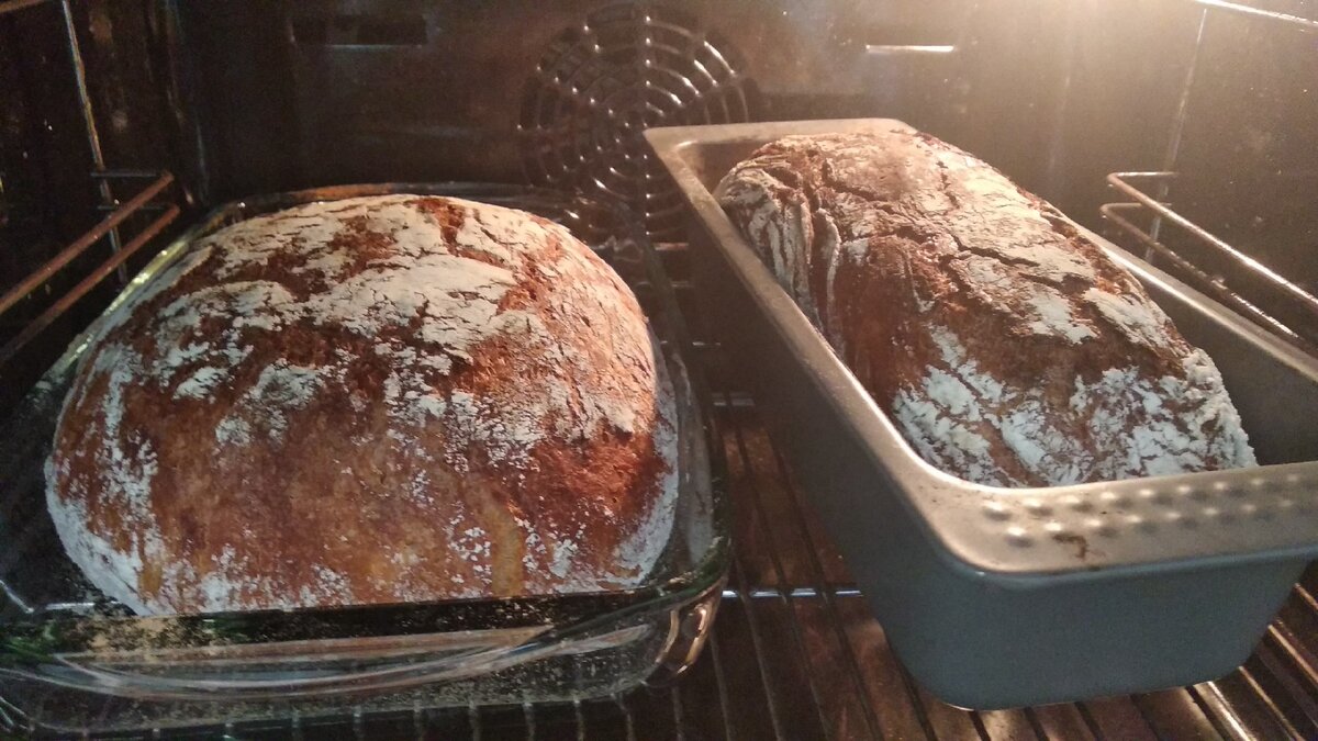 Хлеб после духовки. Стеклянная форма для хлеба. Домашний хлеб в стеклянной форме. Пекут хлеб в печи. Выпечь хлеб в стеклянной.