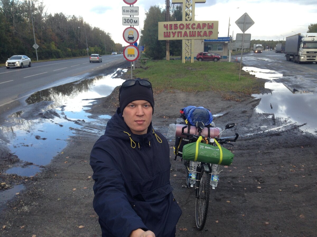 30 сентября 2017 года. Первый день 10-и месячного велопутешествия по четырём странам: Грузия, Турция, Азербайджан, Казахстан. Велосипед ещё чистенький, а снаряга совсем новенькая ))) Фото автора