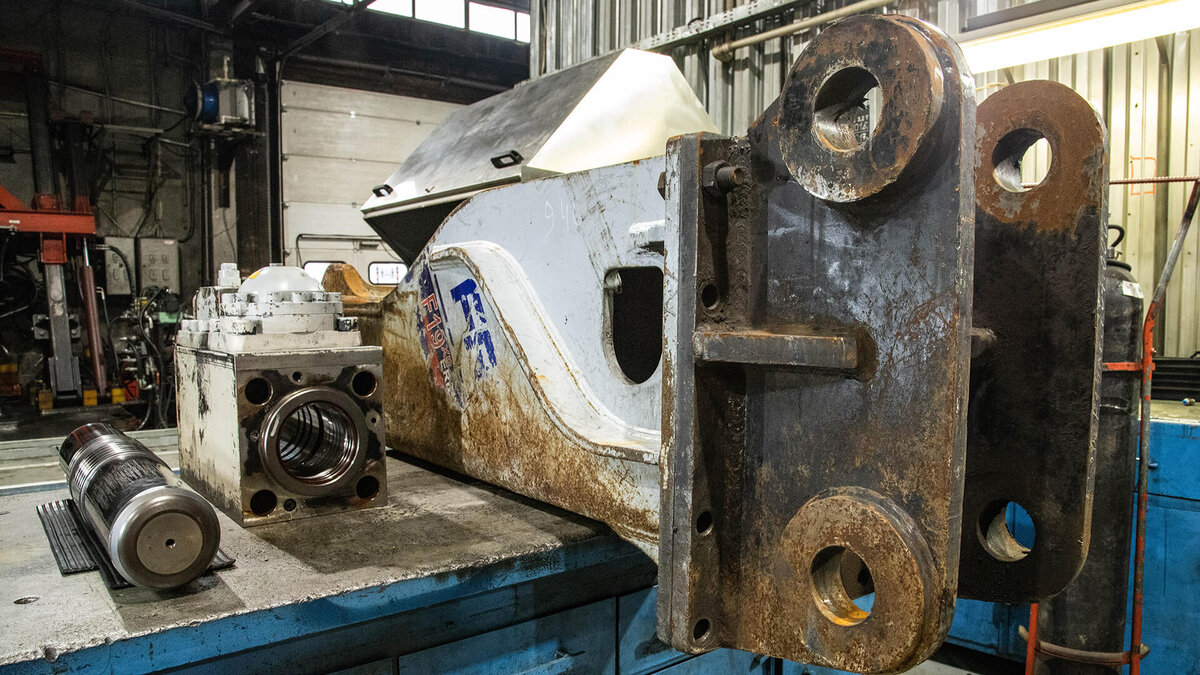  Ремонт гидромолота в Сервисном центре Компании «Традиция-К» 