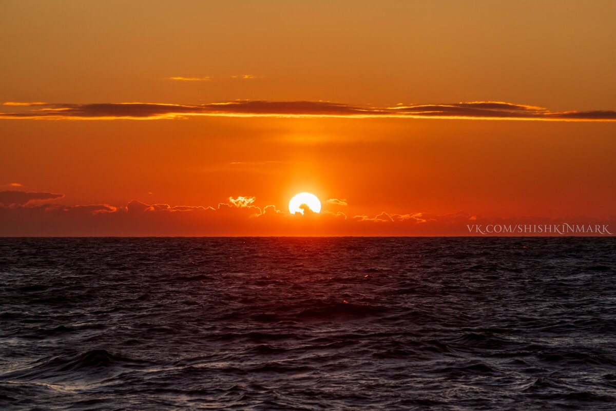 Рассвет в Тихом океане у побережья Японии.