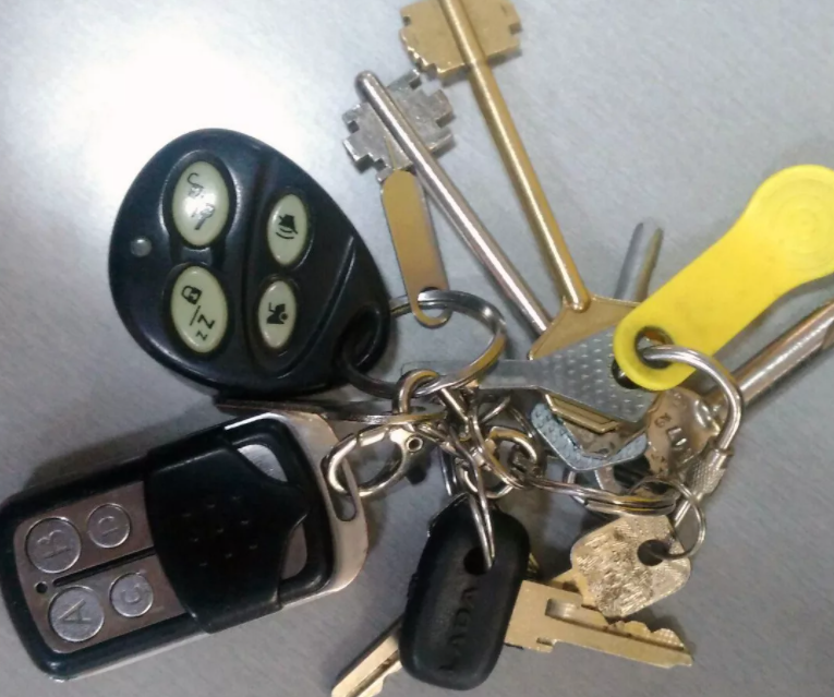 Большенство автовладельцев не допускают такого бардака.