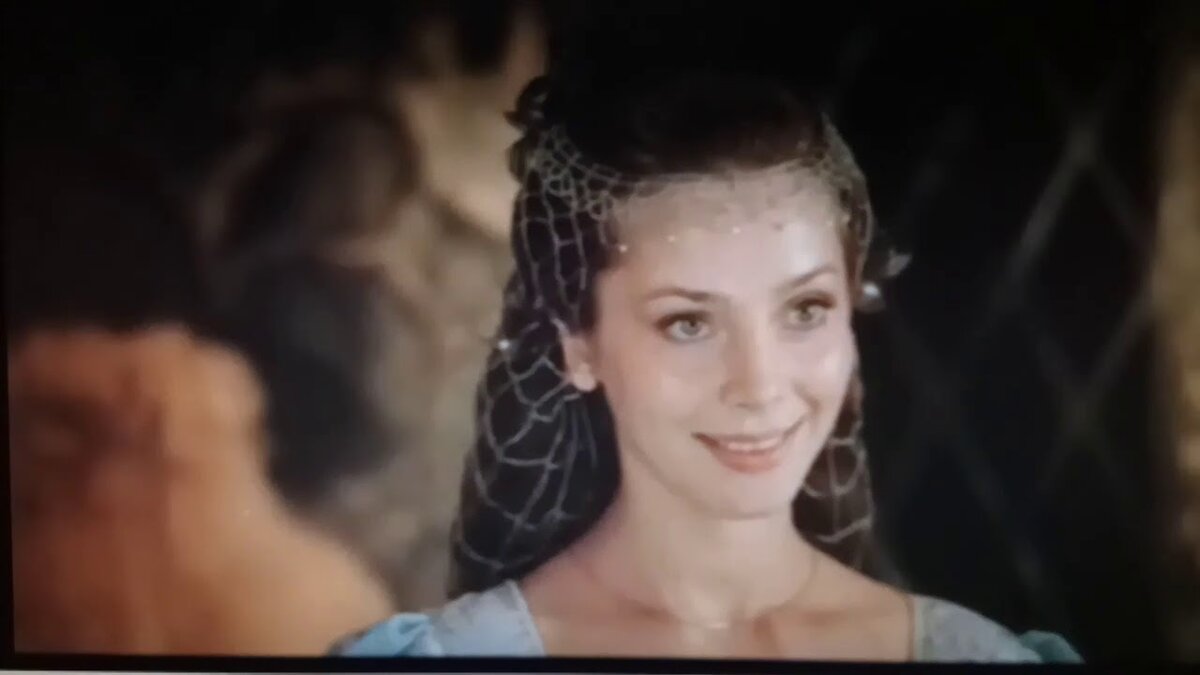 Заслуженная артистка России Галина Беляева в фильме "Черная стрела" (1985)