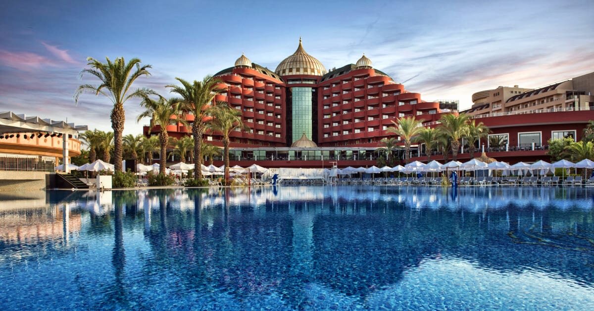 Источник фото: https://more-r.ru/u/t_1200x628/hotels/Delphin-Palace-5/main.jpg