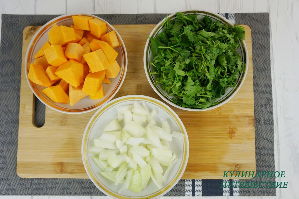 Нарезаем овощи и зелень