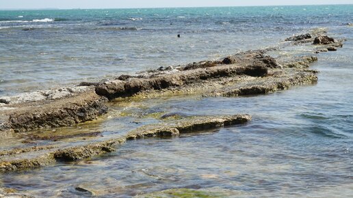 Каменный берег и море близь Тузлата, Болгария