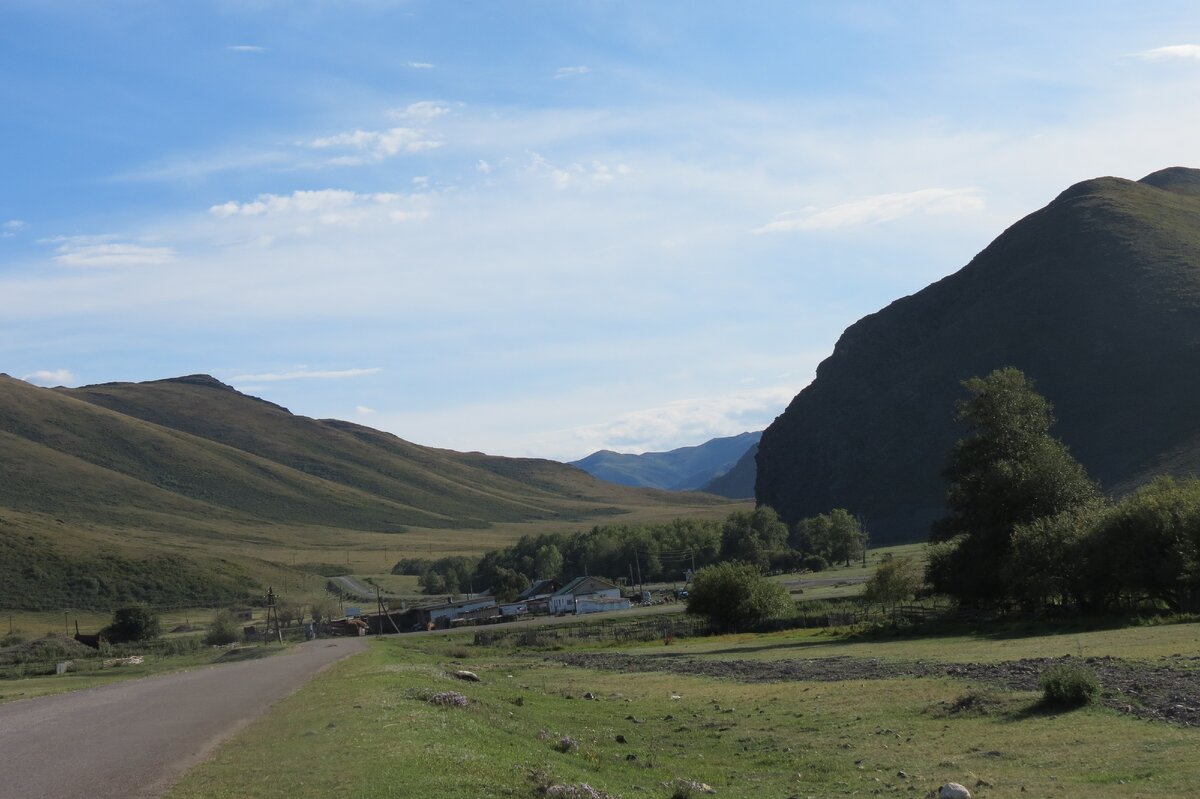 Устье ущелья Таргын. Далее длинный затяжной подъём. Фото: AVM.