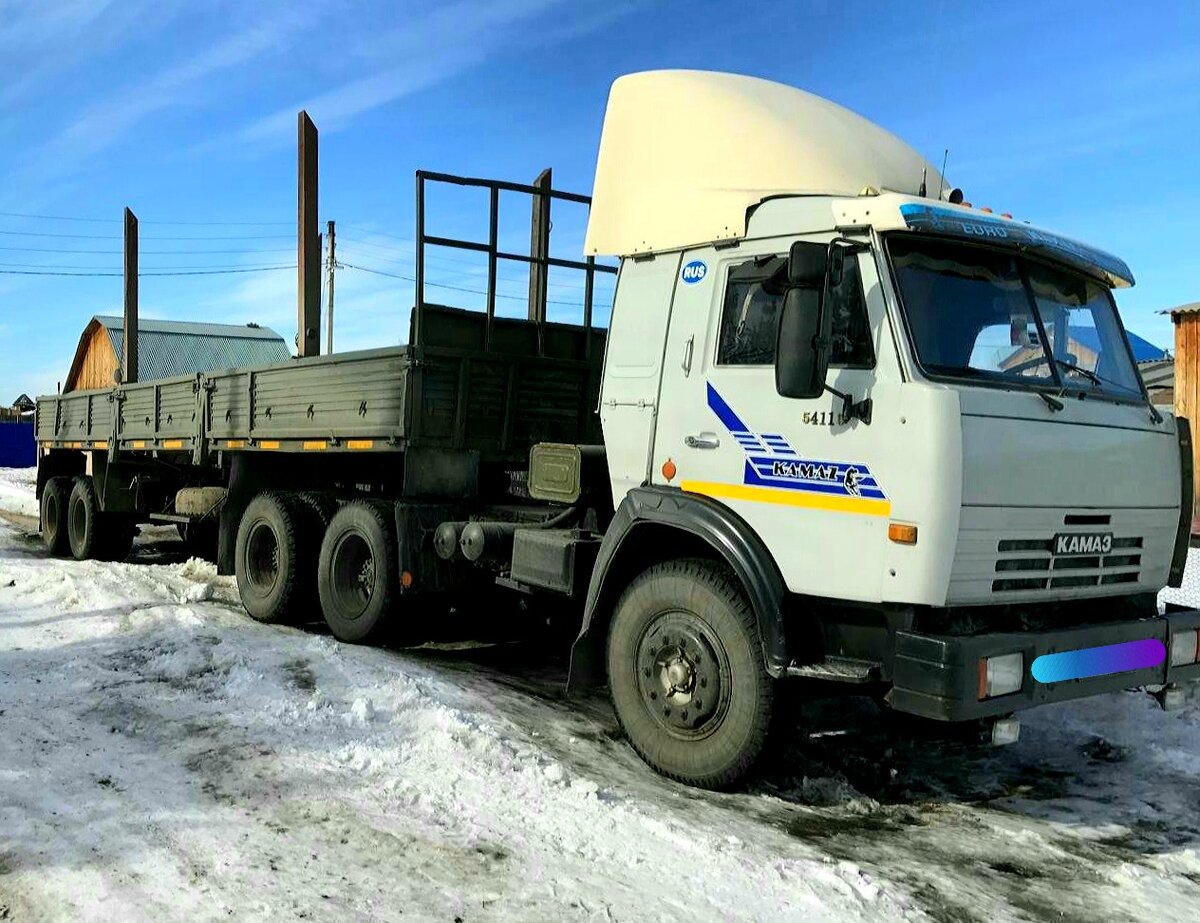 Примерно такой же КамАЗ был у героя рассказа. Фото из архива Игоря Казыдуба, обработано автором 