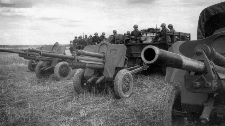 Батарея 76-мм пушек образца 1939 года