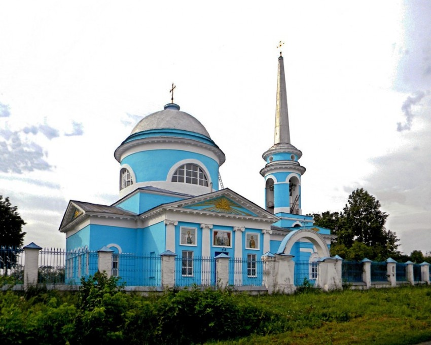 Вот он наш храм на окраине городка. Фото Яндекс.Картинки. 