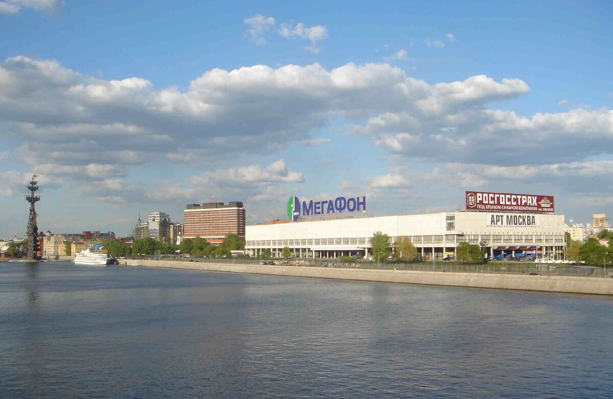 © Анна Астахова / CC BY-SA 3.0 (Центральный Дом Художника, 2006 год)