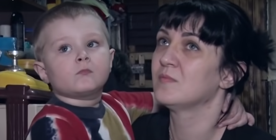 Лилия и её сын Богдан. Скриншот сделан с сайта 1 Канала.