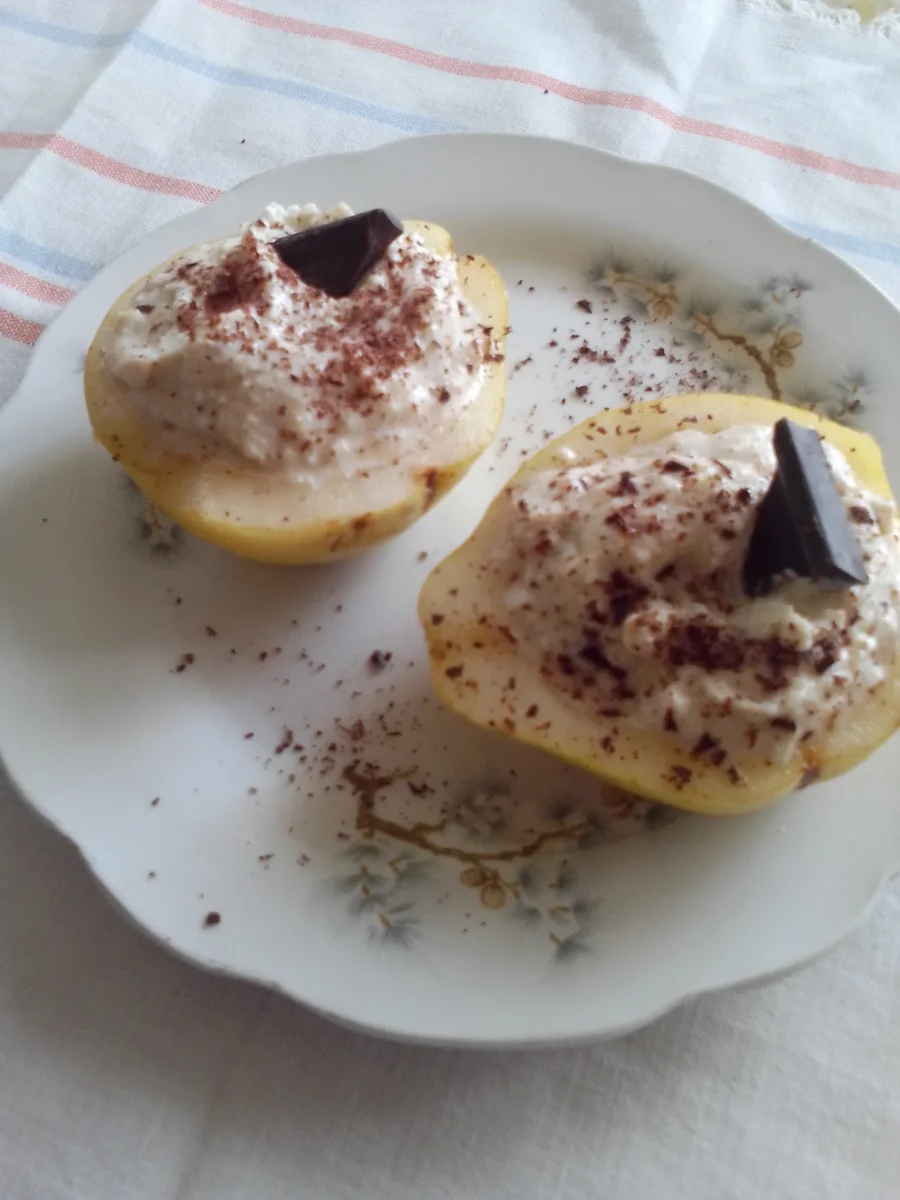Грушевый десерт с творогом и шоколадом