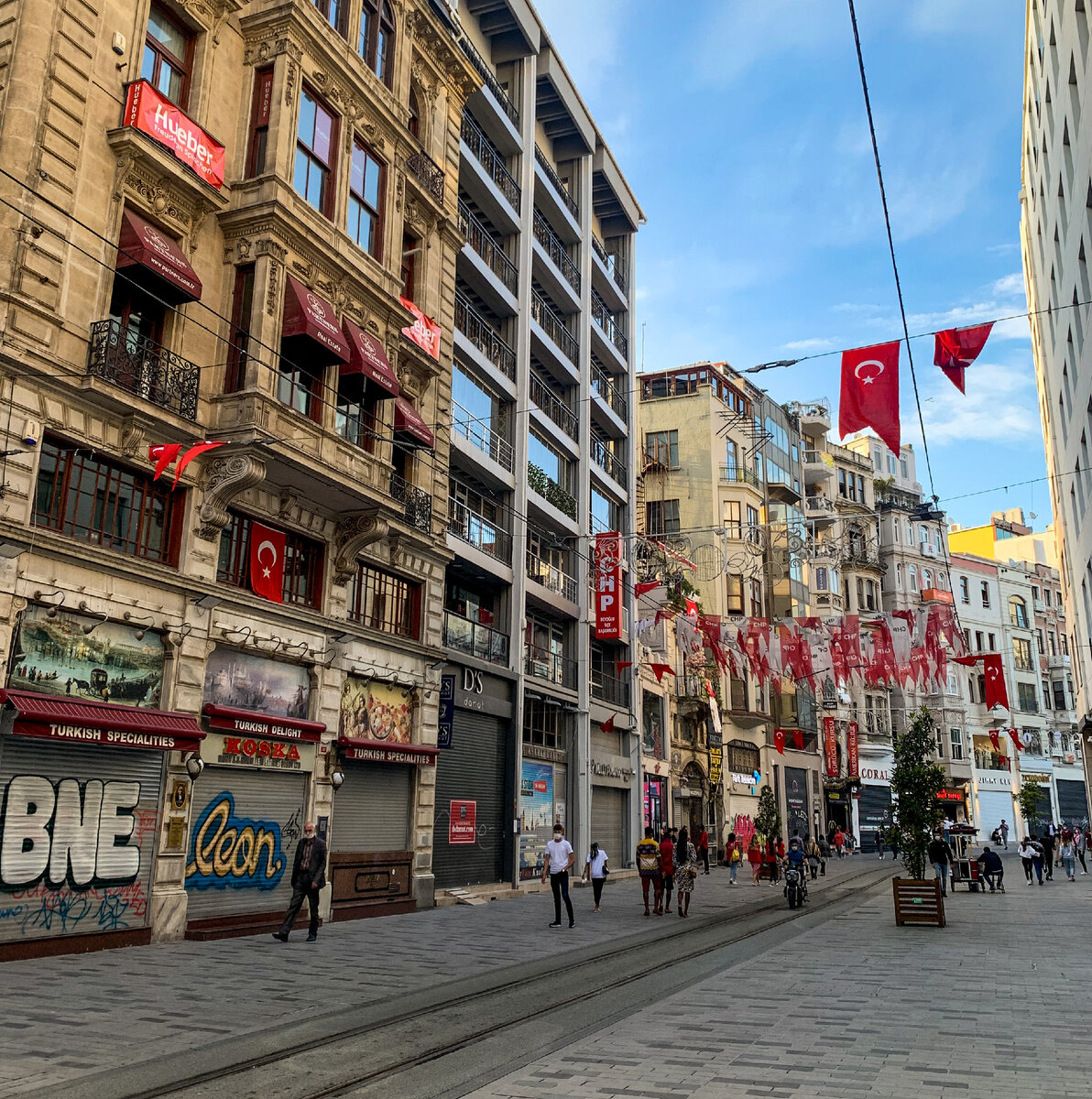 Истикляль. Улица Истикляль в Стамбуле. Главная улица Стамбула Истикляль. Пешеходная улица Стамбула Истикляль. Стамбул Фатих улицы.