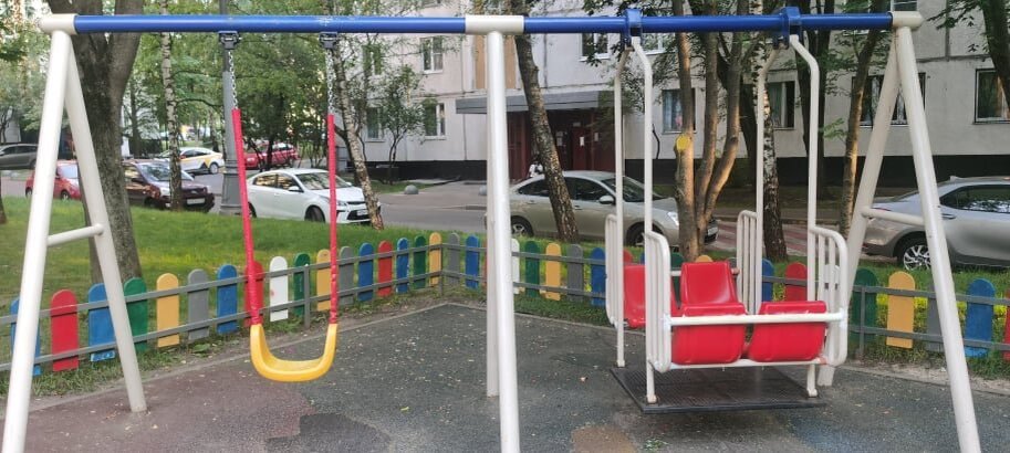 Качели в Северном Тушине, не соответствующие ГОСТу. Фото предоставлено Наталией Лесковой