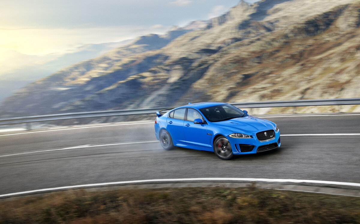 "Jaguar XFR-S" 