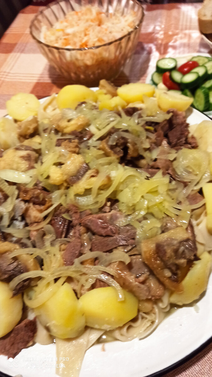 Бешбармак на столе. 