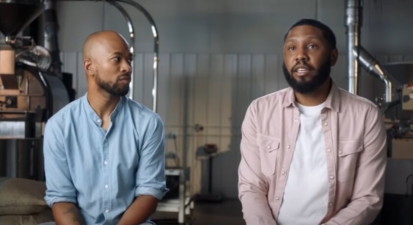 Пернелл Сезар и Род Джонсон. Скриншот из видео. Используется и распространяется бесплатно по лицензии https://www.youtube.com/t/terms