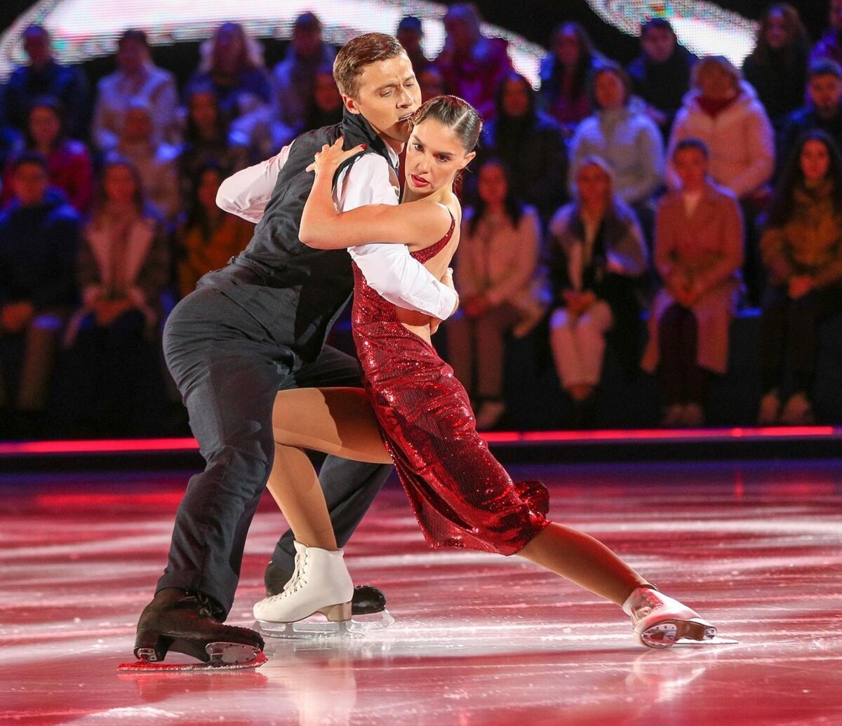 Александр Энберт и Агата Муцениеце. Первый номер на ЛП 2021. Источник: Первый канал