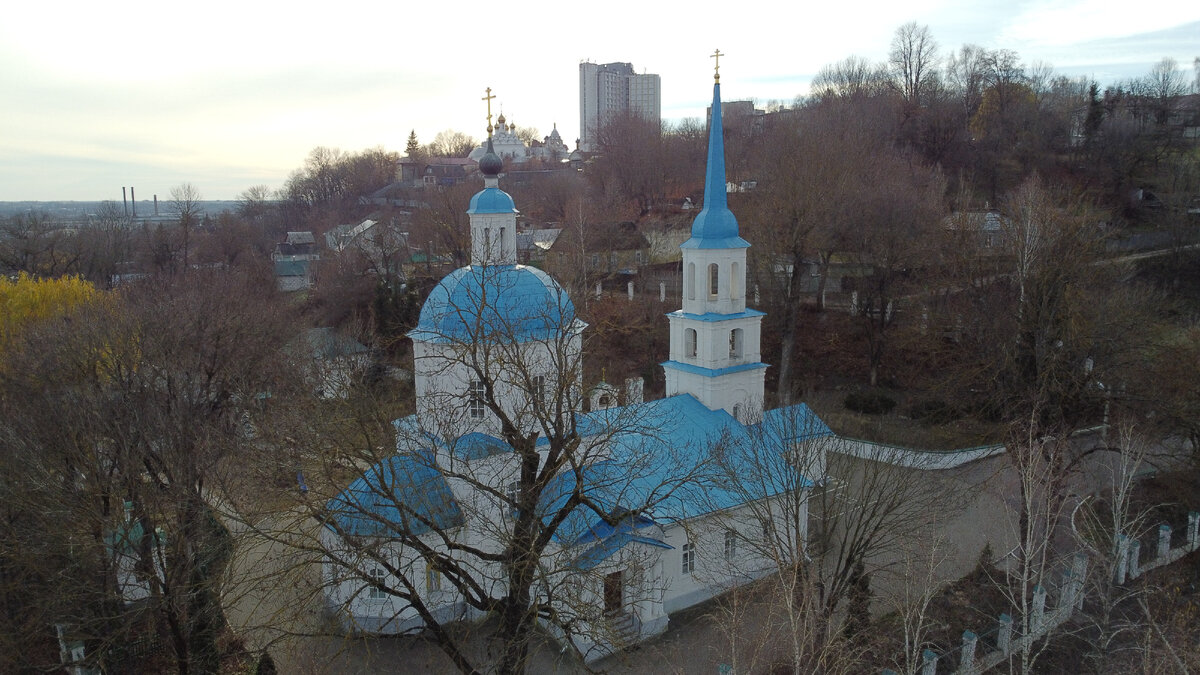 Часовня в брянске. Храм тихвинской иконы божией матери (брянск). Введенская церковь (брянск). Тихвинская церковь брянск внутри. Верхняя лубянка 108.