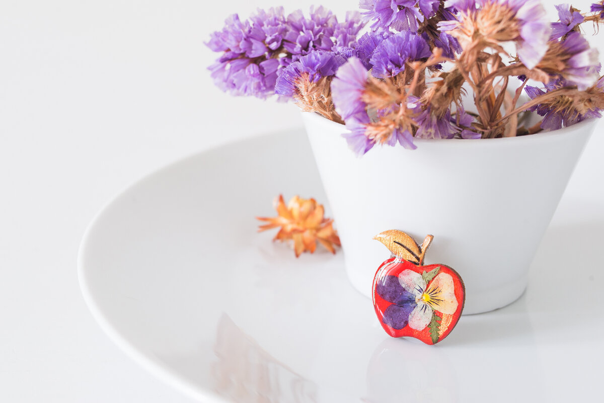 Если присмотреться, там есть пузырики. Где-то они гармоничны и я не переживаю по этому поводу.  