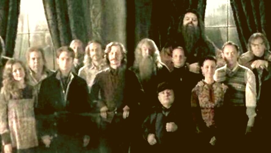 Старая фотография Ордена Феникса, подаренная Гарри Аластором Грюмом (фрагмент)