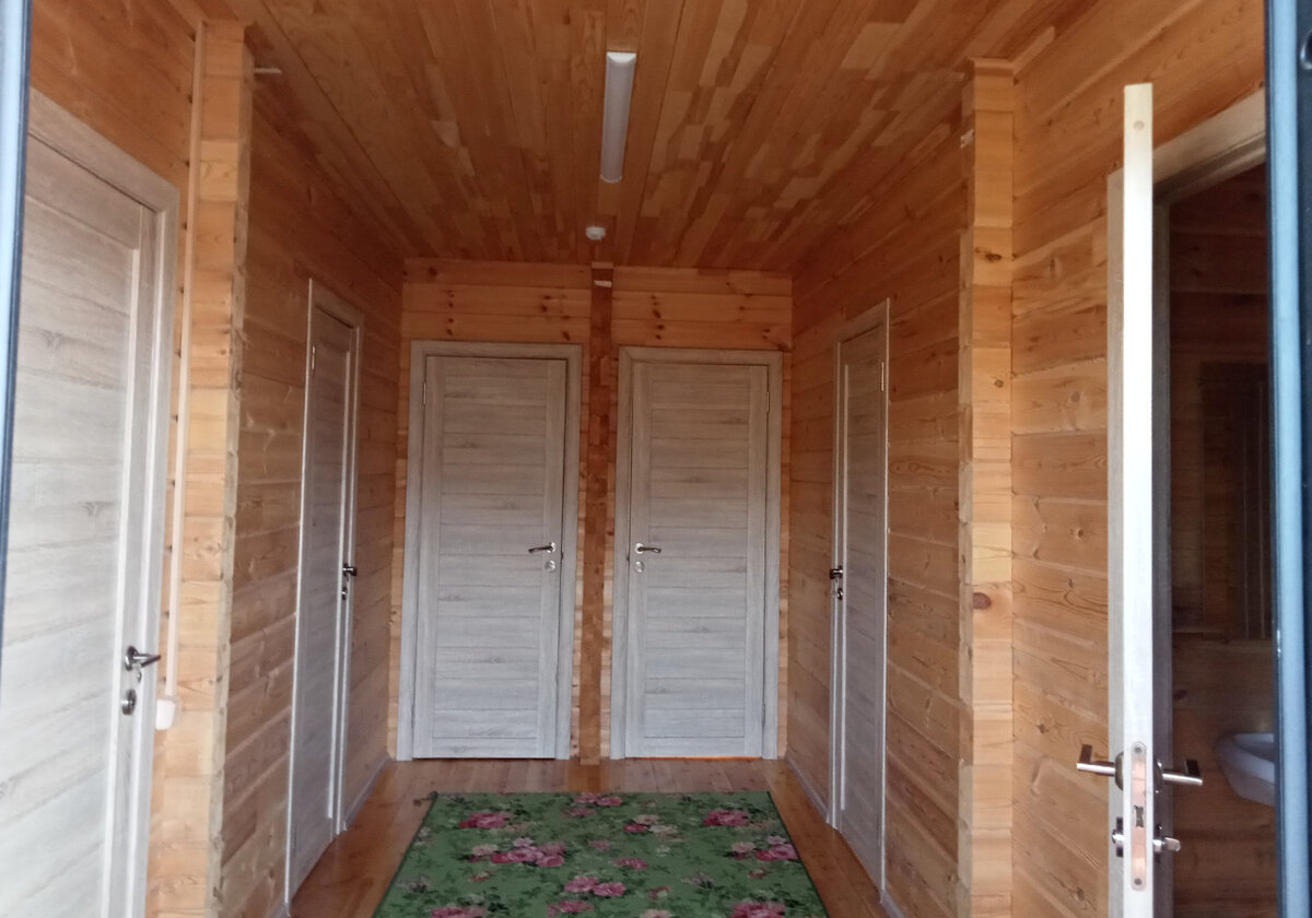 Две душевые на каждом этаже