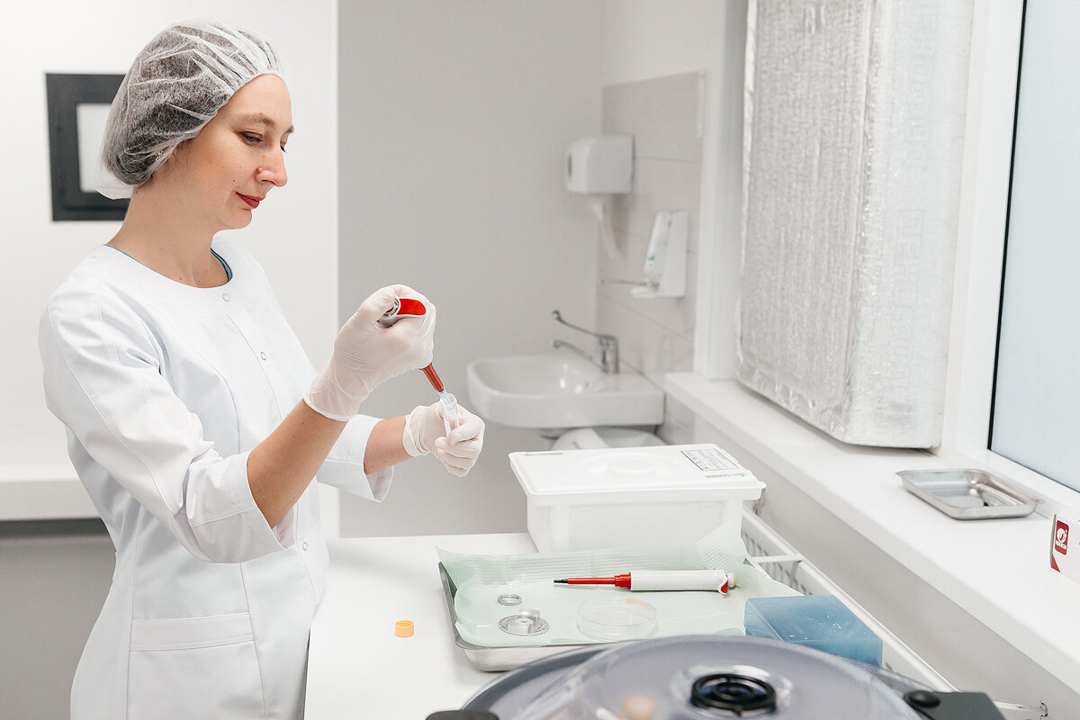 эмбриолог клиники ВИТРОМЕД Бакулина Екатерина Михайловна