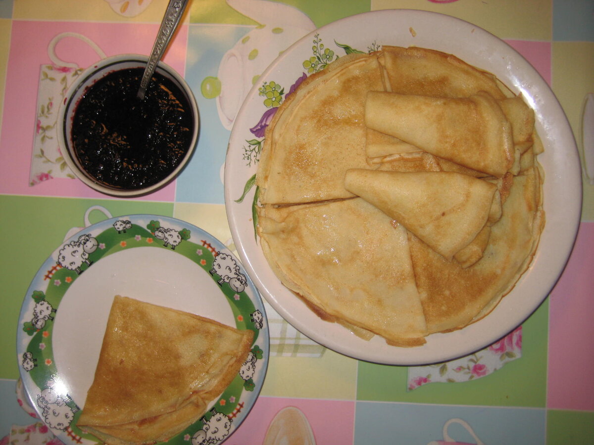 А уж если на кухне пекут блинчики, то становится совсем невмоготу...