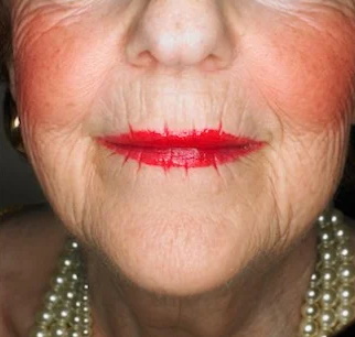 Распространенные ошибки в возрастном макияже, из-за которых лицо кажется старше7