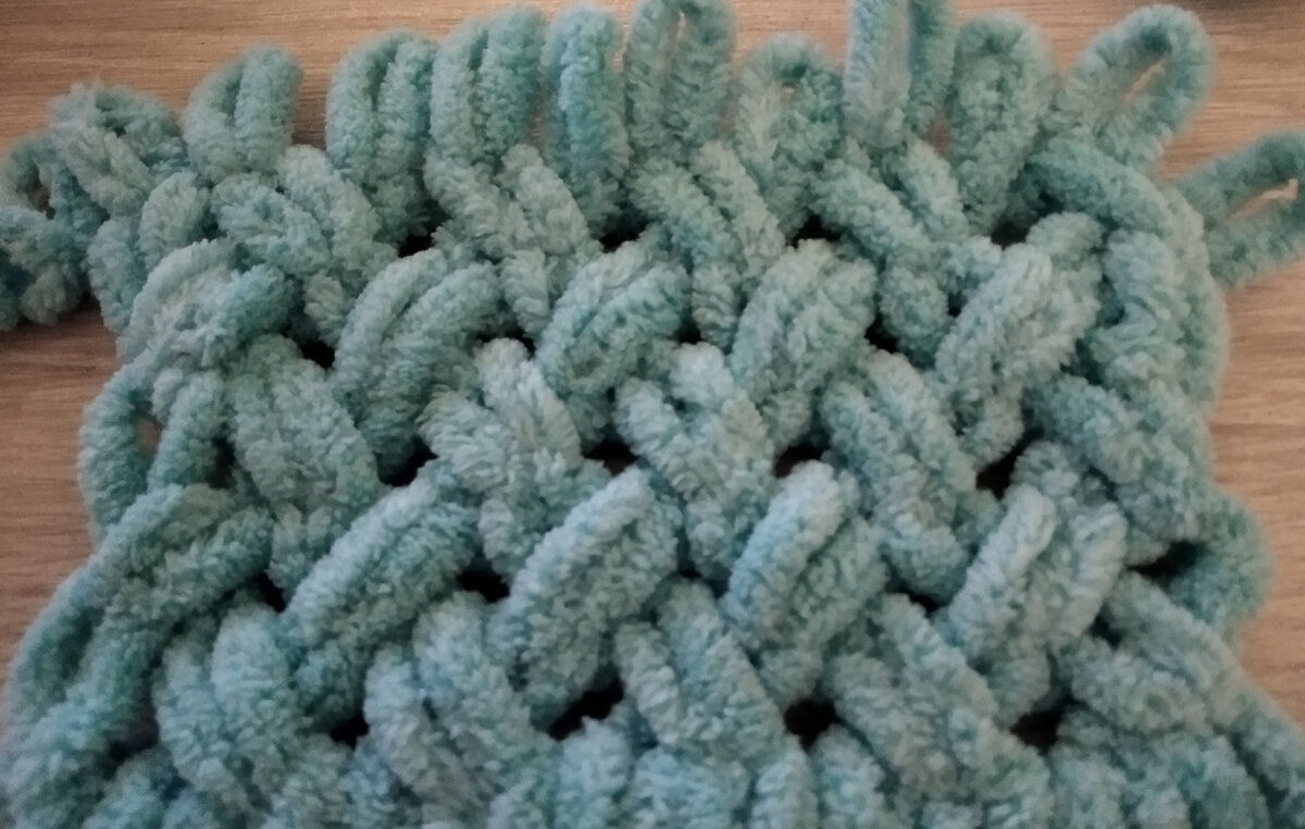 Узор плетенка связан для примера из Alize Пуффи файн