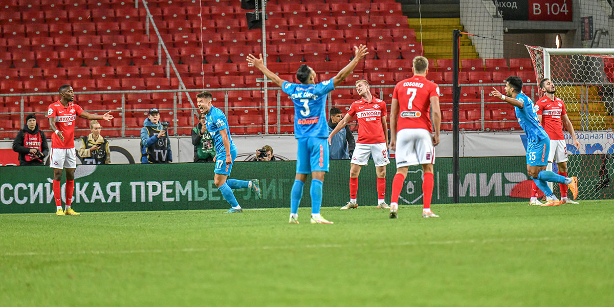 Удивительный гол Мостового. Никто не встречает на линии штрафной!