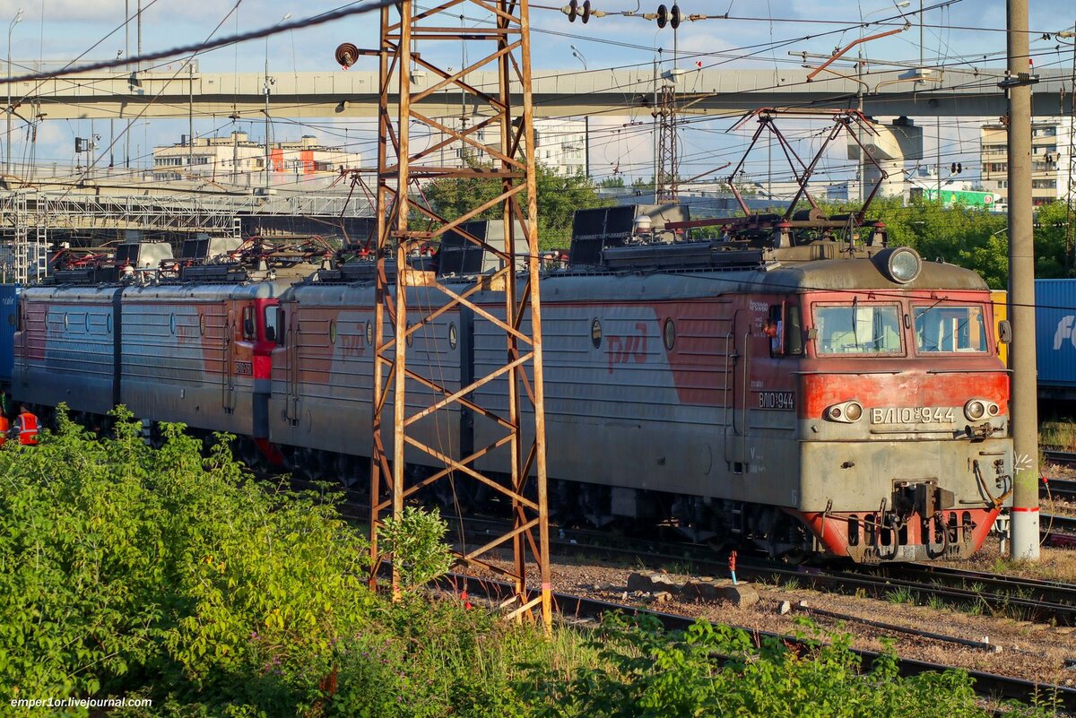 Электровозы ВЛ10У-944/ВЛ10У-760, ст. Ховрино 