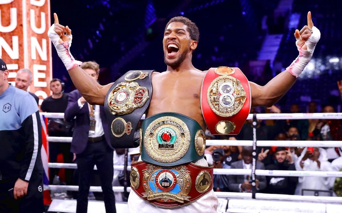 Британский экс-чемпион мира в супертяжелом весе по версиям (WBA, WBO и IBF) - Энтони Джошуа 